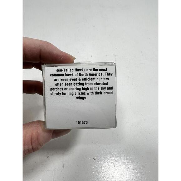 Little Critterz Red Tail Hawk Miniature Figure - Picture 3 of 3